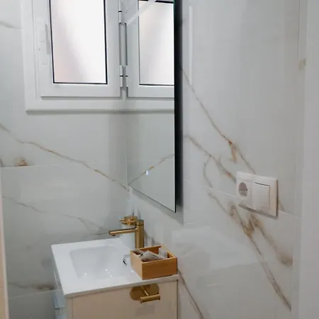 Heritage House Apartment *